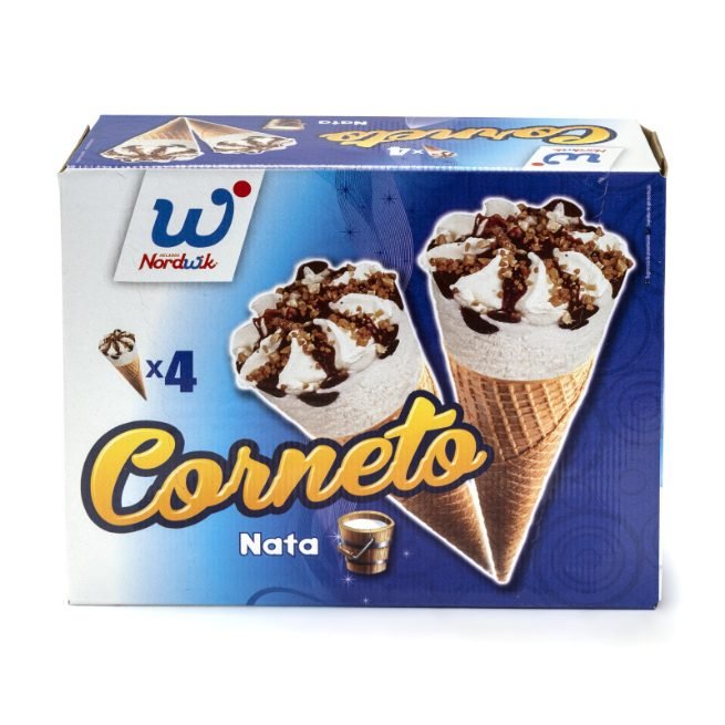 Corneto de nata Nordik congelado con cobertura de chocolate y barquillo crujiente Corneto de nata Nordik congelado con cobertura de chocolate y barquillo crujiente