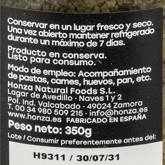 Tarro de cristal de 350g de Salsa Trufada Extra, mostrando una rica pasta oscura de champiñones, aceitunas y trufa negra. Tarro de cristal de 350g de Salsa Trufada Extra, mostrando una rica pasta oscura de champiñones, aceitunas y trufa negra.