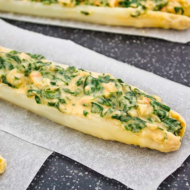 Espárragos rellenos de langostinos y espinacas