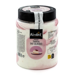 Helado sabor tarta de queso con arándanos